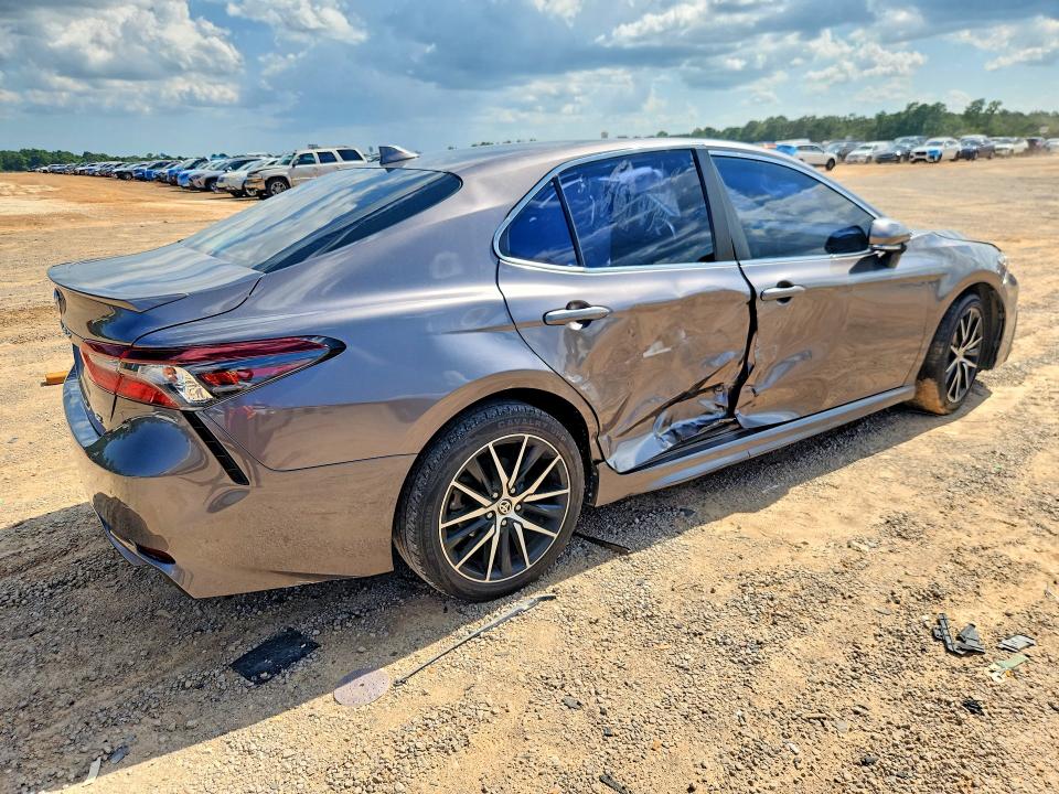 Photo 3 from auction – 2021 TOYOTA CAMRY with VIN 4T1G11AK8MU434193