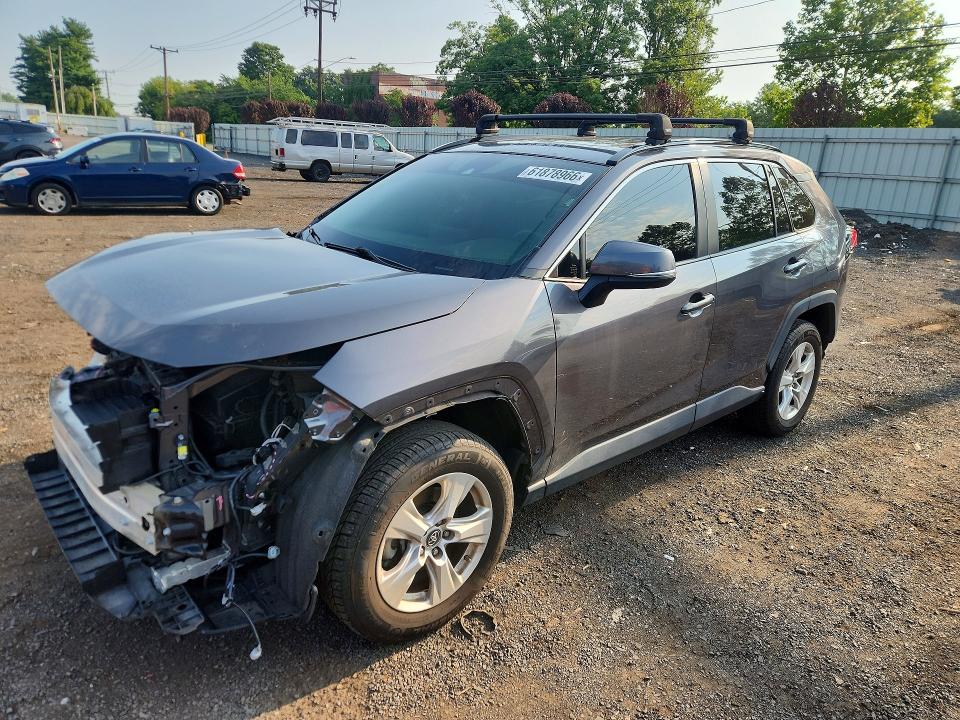 TOYOTA RAV4 2019 with VIN JTMP1RFV6KJ015733 - Photo from auction