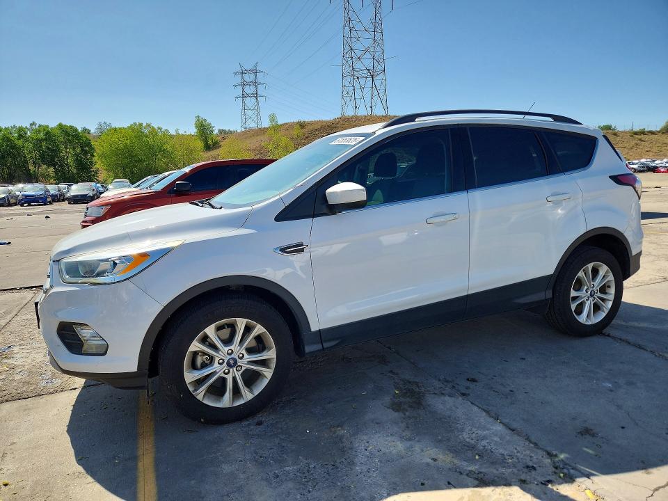 FORD ESCAPE 2017 مع رقم تعريف المركبة 1FMCU9G90HUD53557 - صورة من المزاد