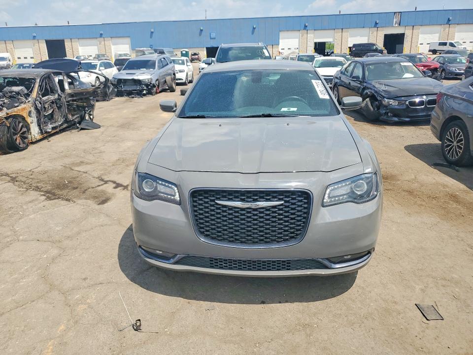 Photo 5 from auction – 2018 CHRYSLER 300 with VIN 2C3CCAGG1JH141626