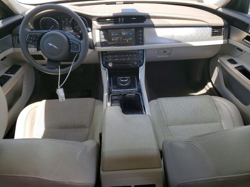 Photo 8 from auction – 2017 JAGUAR XF with VIN SAJBE4BV5HCY30396