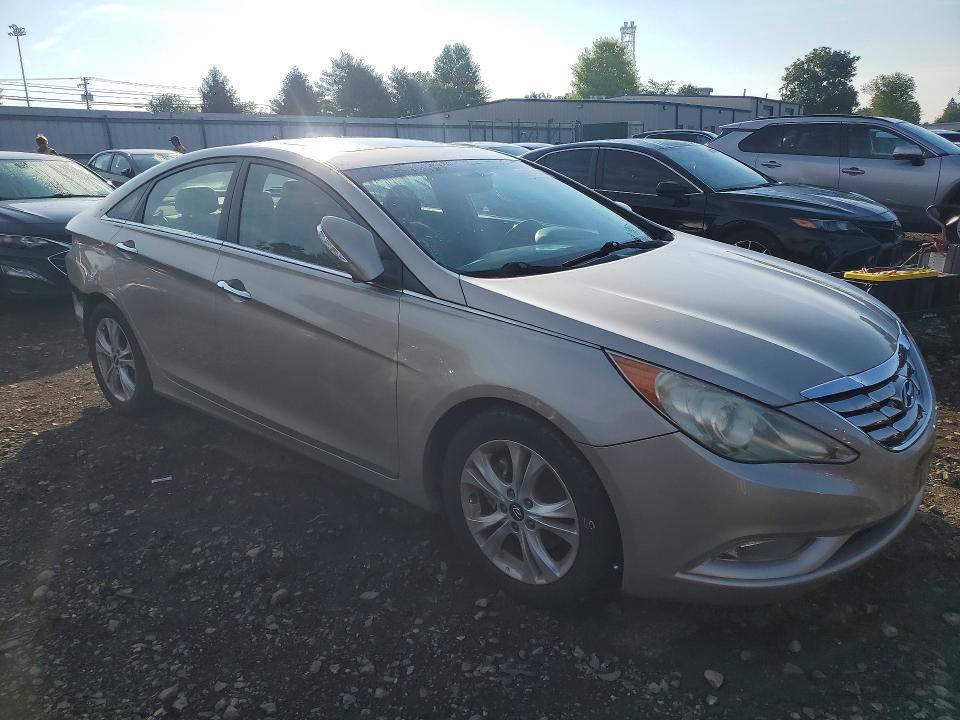 Photo 4 from auction – 2011 HYUNDAI SONATA with VIN 5NPEC4AC3BH097391