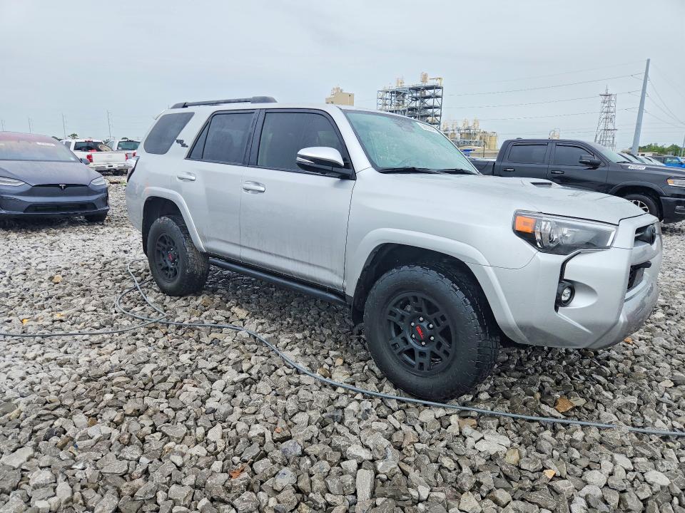 Photo 4 from auction – 2024 TOYOTA 4RUNNER with VIN JTERU5JR9R6236772