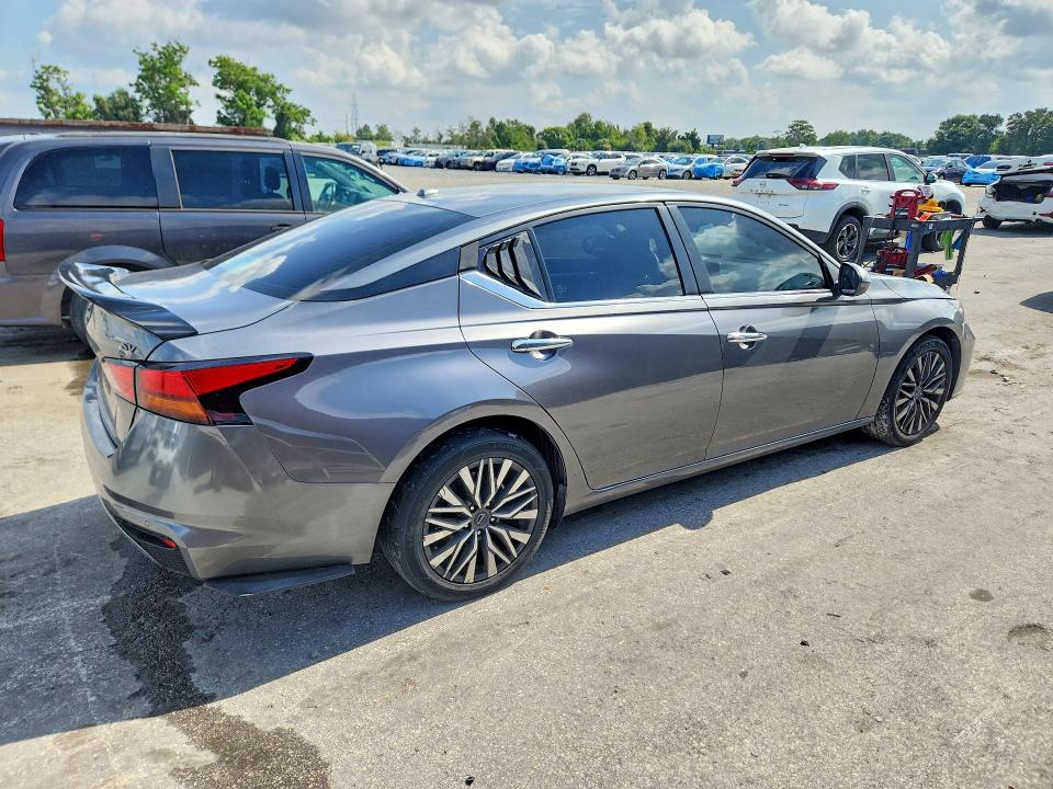 Photo 3 from auction – 2023 NISSAN ALTIMA with VIN 1N4BL4DV6PN318883