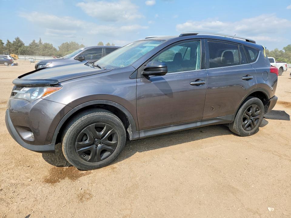 TOYOTA RAV4 2015 مع رقم تعريف المركبة 2T3BFREV7FW311056 - صورة من المزاد