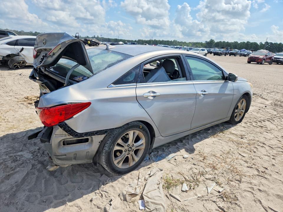 Photo 3 from auction – 2011 HYUNDAI SONATA with VIN 5NPEC4AC1BH153618