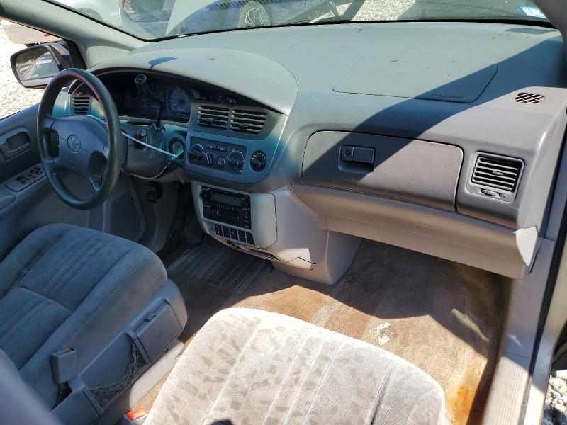 Photo 8 from auction – 2002 TOYOTA SIENNA with VIN 4T3ZF13C22U497715