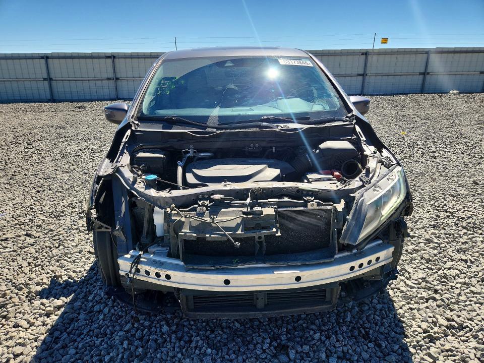 Photo 5 from auction – 2018 HONDA ODYSSEY with VIN 5FNRL6H71JB108262
