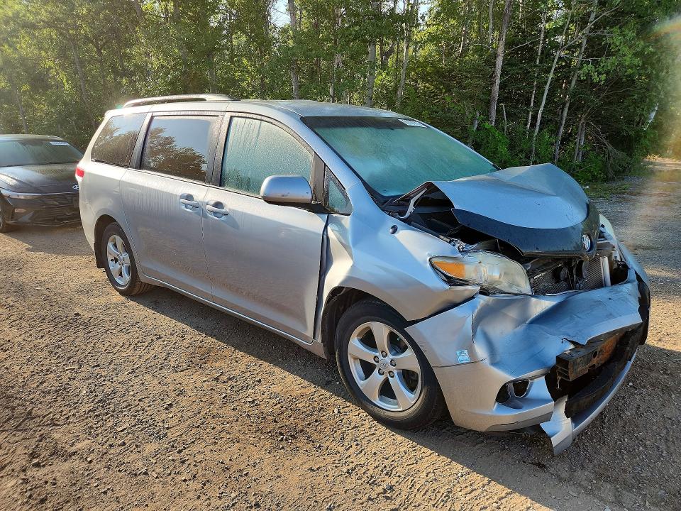 Photo 4 from auction – 2014 TOYOTA SIENNA with VIN 5TDKK3DC0ES495152