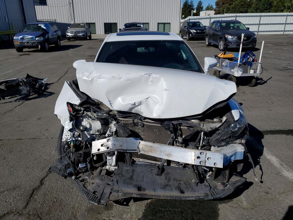 Photo 5 from auction – 2014 LEXUS IS with VIN JTHCE1D26E5004997