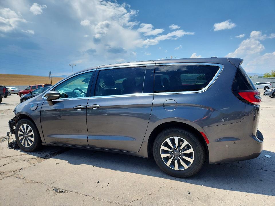 Photo 2 from auction – 2022 CHRYSLER PACIFICA with VIN 2C4RC1L79NR121085