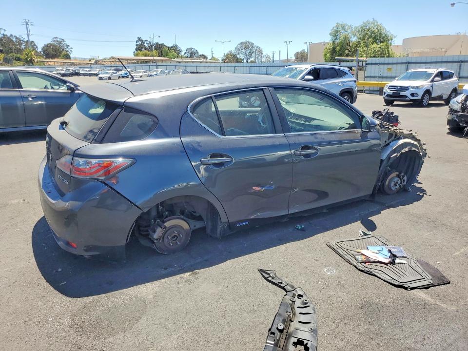 Photo 3 from auction – 2011 LEXUS CT with VIN JTHKD5BHXB2028973