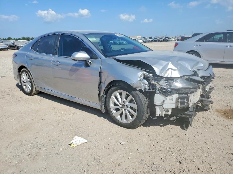 Photo 4 from auction – 2022 TOYOTA CAMRY with VIN 4T1C11AK4NU649750