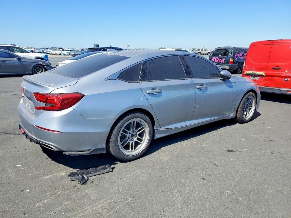 Photo 3 from auction – 2018 HONDA ACCORD with VIN 1HGCV2F36JA054556