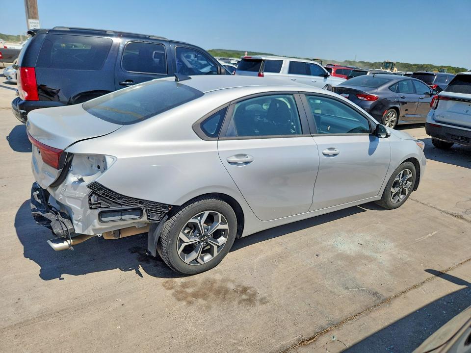 Photo 3 from auction – 2020 KIA FORTE with VIN 3KPF24AD5LE186739