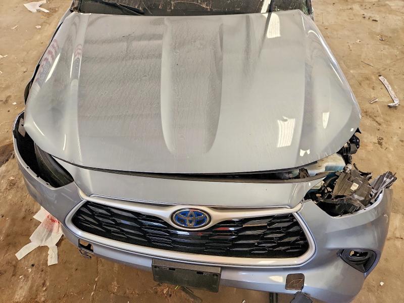 Photo 12 from auction – 2022 TOYOTA HIGHLANDER HYBRID with VIN 5TDGBRCH7NS095935