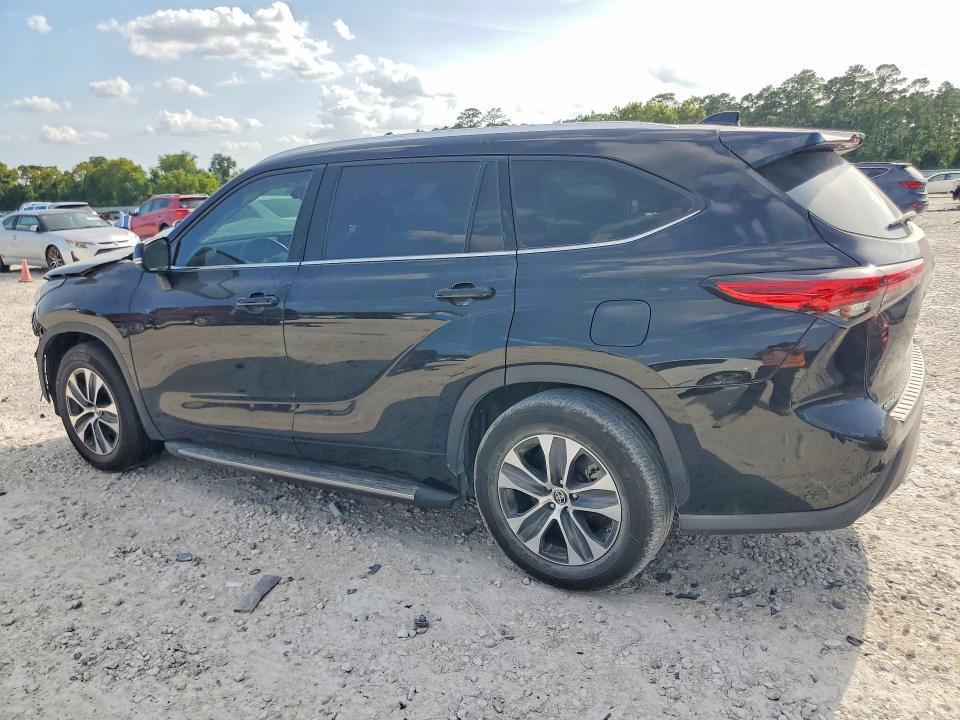 Photo 2 from auction – 2022 TOYOTA HIGHLANDER with VIN 5TDGZRAH2NS549152