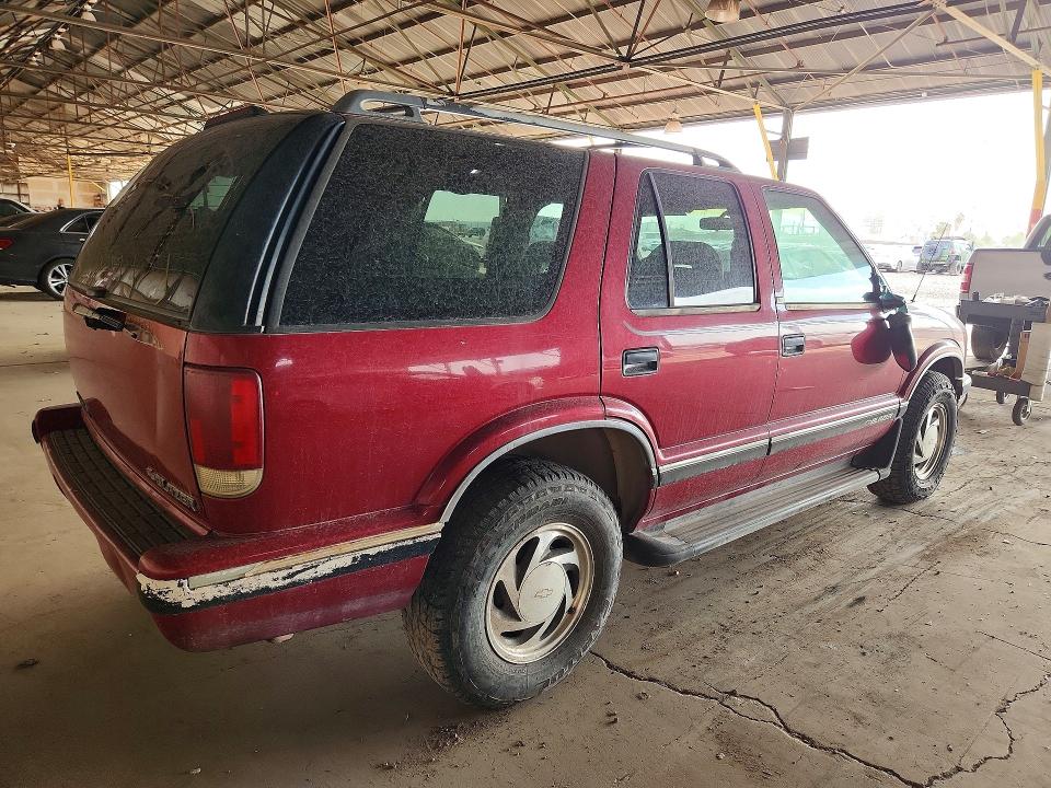 Photo 3 from auction – 1995 CHEVROLET BLAZER with VIN 1GNDT13W3S2253973