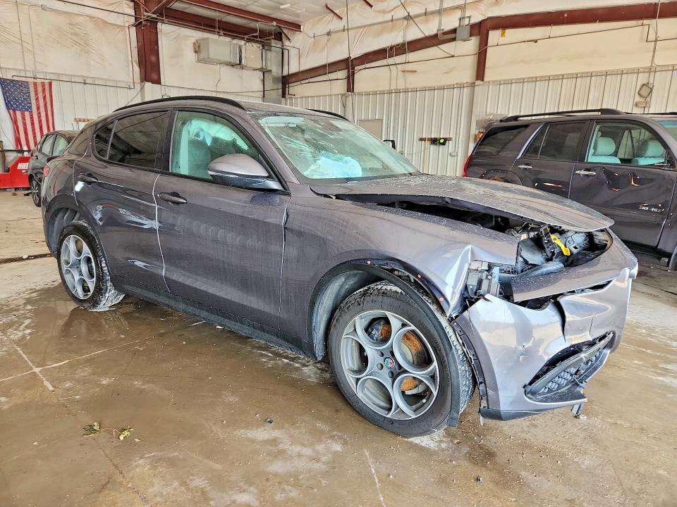 Photo 4 from auction – 2018 ALFA ROMEO STELVIO with VIN ZASFAKPN1J7B76902