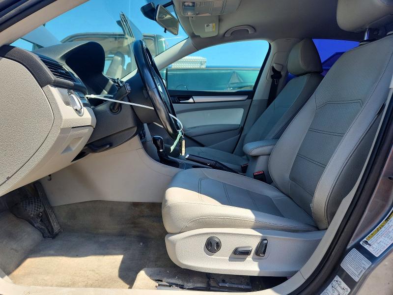 Снимка 7 от търг – 2015 VOLKSWAGEN PASSAT с VIN 1VWAS7A32FC082513