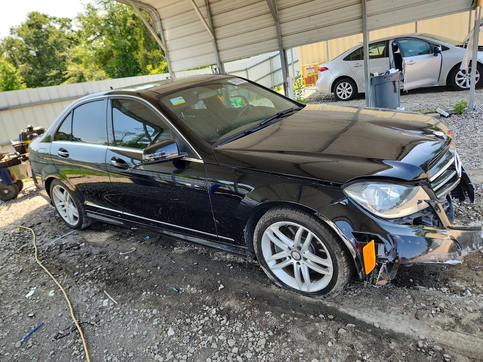Photo 4 from auction – 2014 MERCEDES-BENZ C with VIN WDDGF8AB2ER308985