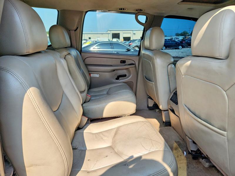 Photo 11 from auction – 2004 CHEVROLET SUBURBAN with VIN 3GNFK16Z34G304450