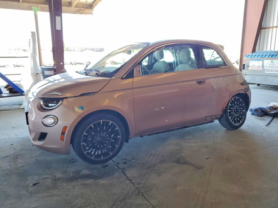 FIAT 500 2024 con VIN ZFAFFAC4XRX220612 - Foto de la subasta