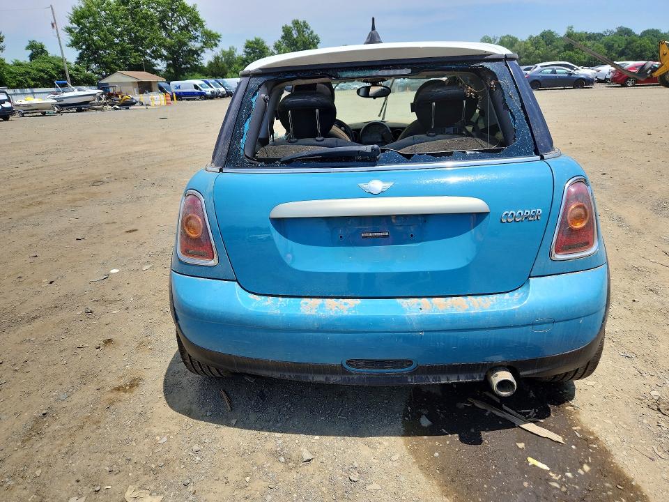 Photo 6 from auction – 2010 MINI COOPER with VIN WMWMF3C51ATZ22704
