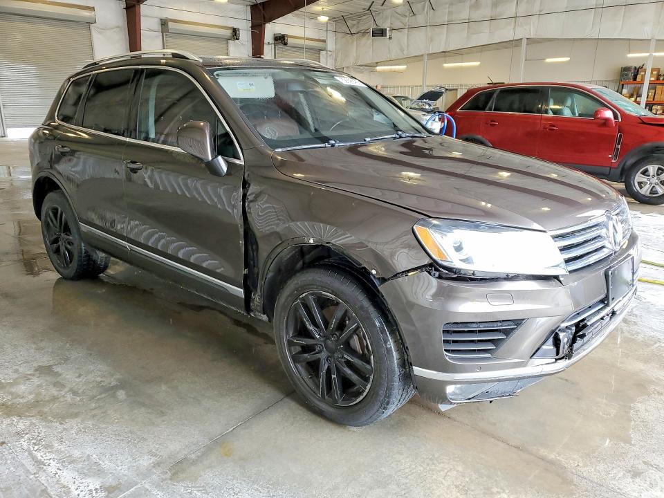Снимка 4 от търг – 2015 VOLKSWAGEN TOUAREG с VIN WVGEF9BP8FD006824