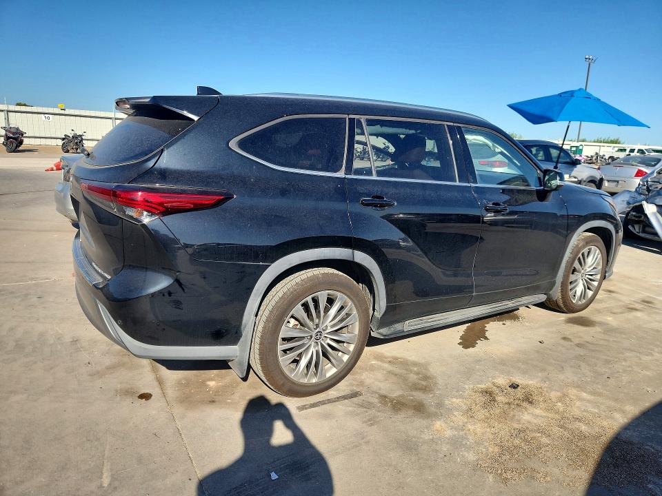 Photo 3 from auction – 2021 TOYOTA HIGHLANDER with VIN 5TDFZRBH1MS159295