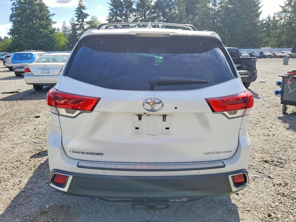 Photo 6 from auction – 2017 TOYOTA HIGHLANDER with VIN 5TDDZRFH0HS476055