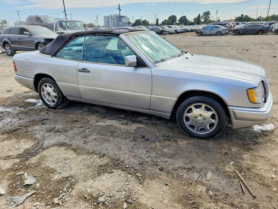 Photo 4 from auction – 1995 MERCEDES-BENZ E with VIN WDBEA66E7SC185995