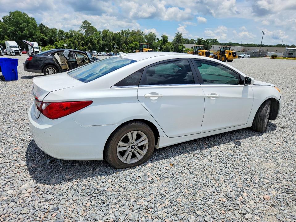 Photo 3 from auction – 2013 HYUNDAI SONATA with VIN 5NPEB4AC6DH758983