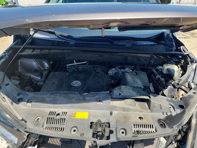 Photo 12 from auction – 2018 TOYOTA HIGHLANDER with VIN 5TDKZRFH4JS282643