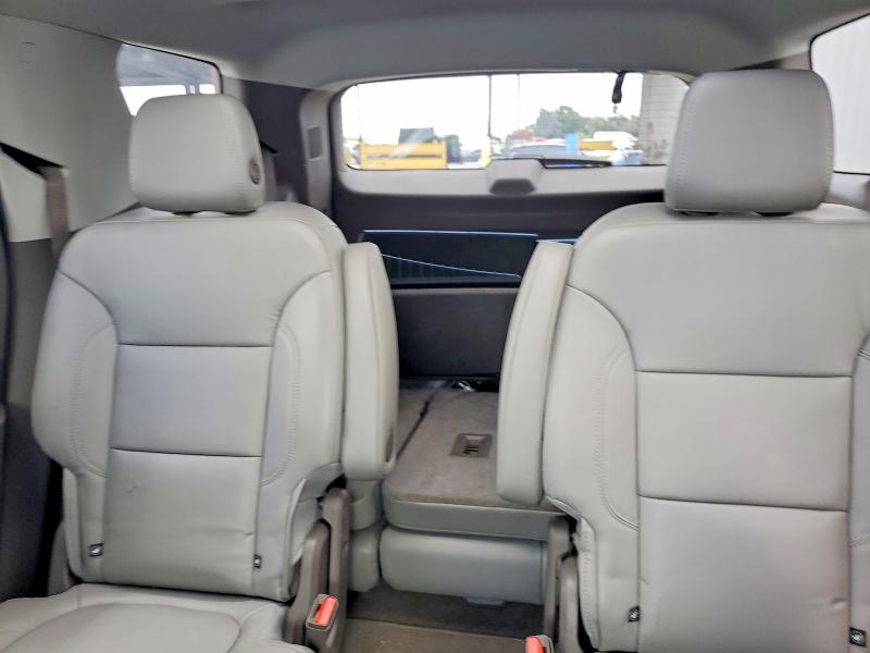 Photo 10 from auction – 2018 CHEVROLET TRAVERSE with VIN 1GNERHKW9JJ276112
