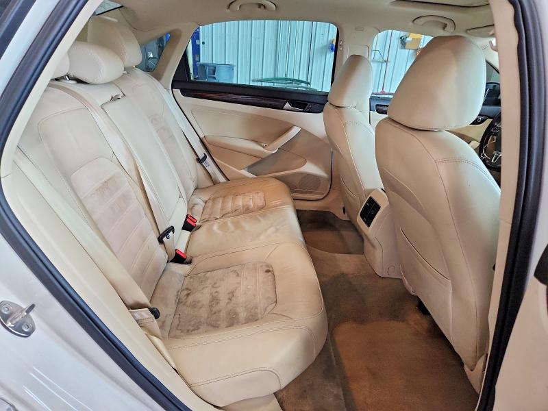 Photo 10 from auction – 2015 VOLKSWAGEN PASSAT with VIN 1VWCV7A35FC084949
