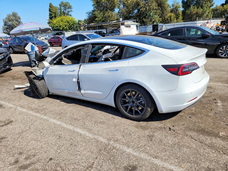 Zdjęcie 2 z aukcji – 2018 TESLA MODEL 3 z VIN 5YJ3E1EB2JF120657