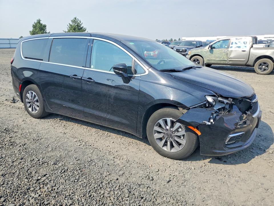 Photo 4 from auction – 2024 CHRYSLER PACIFICA with VIN 2C4RC1S76RR137638