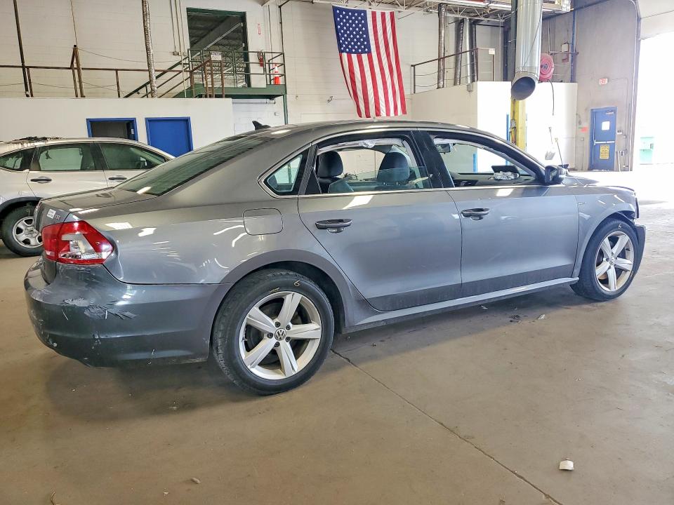 Photo 3 from auction – 2015 VOLKSWAGEN PASSAT with VIN 1VWAS7A32FC113484