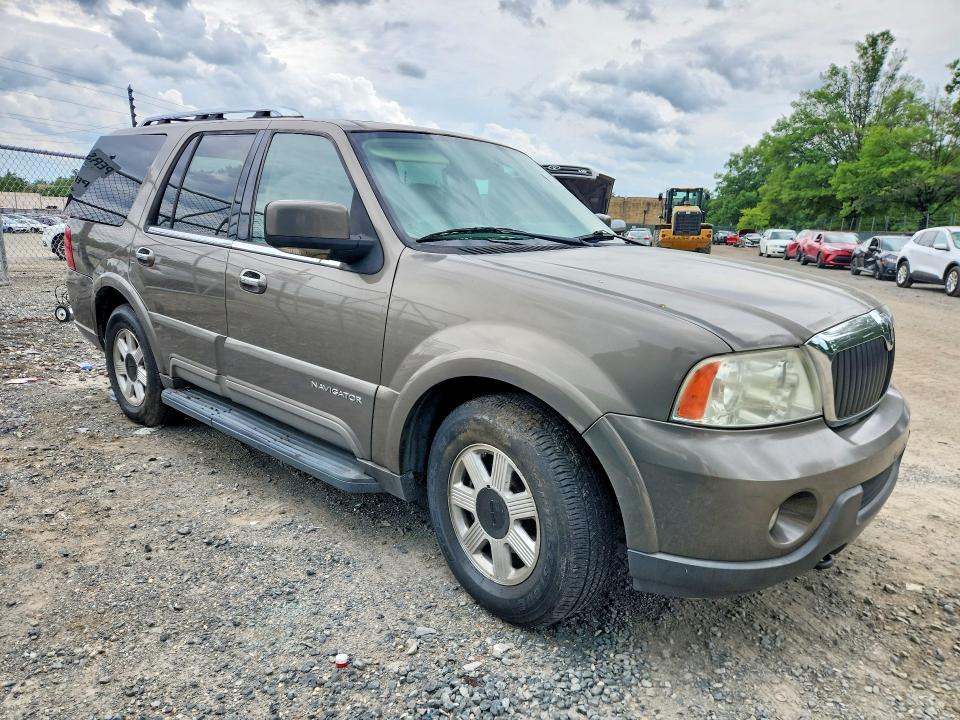 Photo 4 from auction – 2004 LINCOLN NAVIGATOR with VIN 5LMFU28R14LJ40679