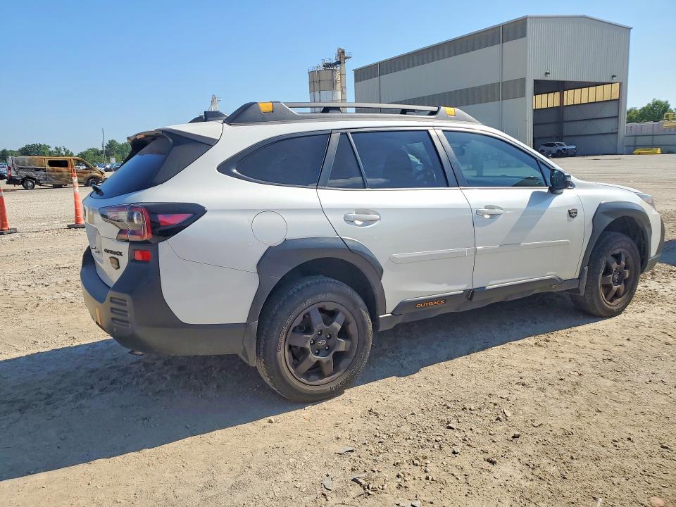 Photo 3 from auction – 2022 SUBARU OUTBACK with VIN 4S4BTGUD3N3217629