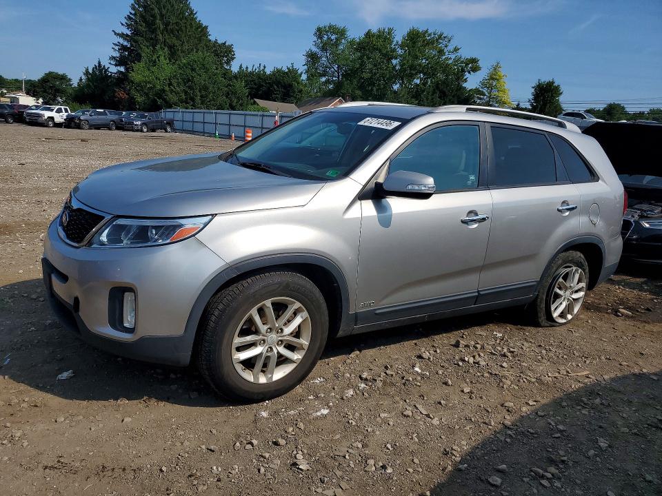 KIA SORENTO 2015 with VIN 5XYKTDA60FG628573 - Photo from auction
