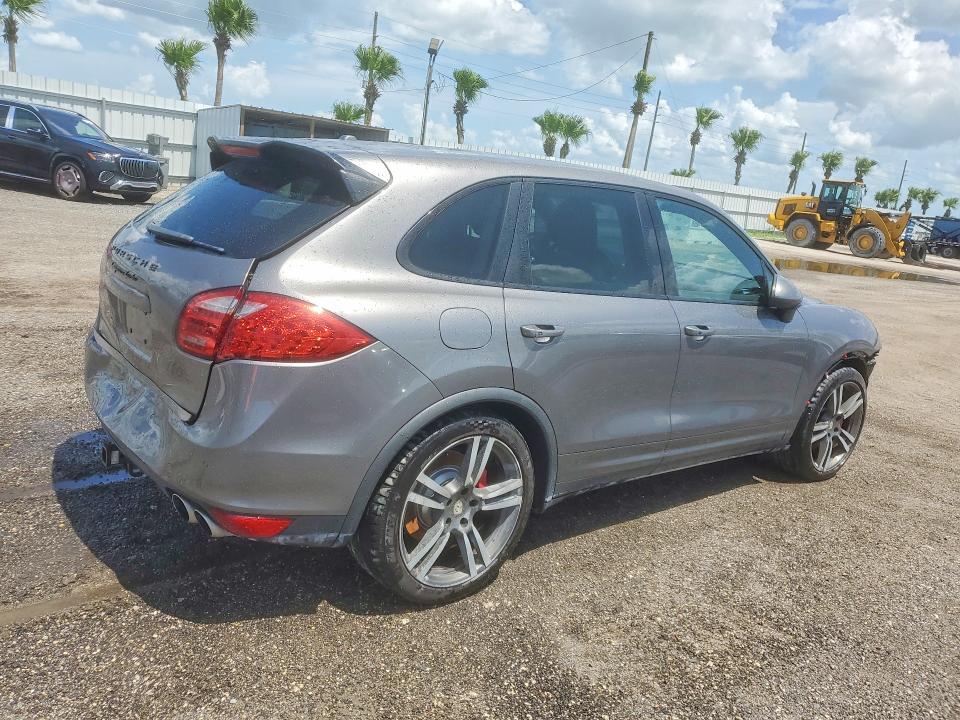 Photo 3 from auction – 2011 PORSCHE CAYENNE with VIN WP1AC2A21BLA82036