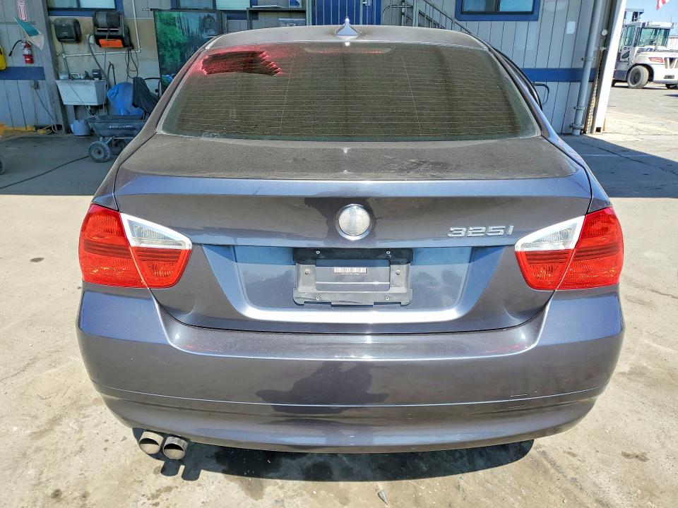Zdjęcie 6 z aukcji – 2006 BMW 325 z VIN WBAVB13596PT06687