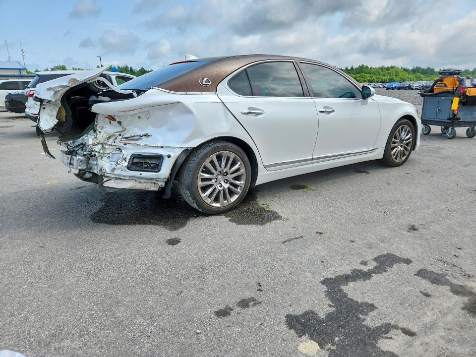 Photo 3 from auction – 2017 LEXUS LS with VIN JTHBL5EF9H5143889