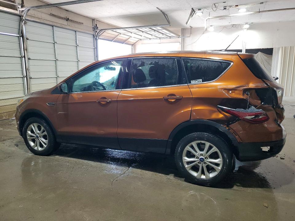 Photo 2 from auction – 2017 FORD ESCAPE with VIN 1FMCU9GD0HUD17355