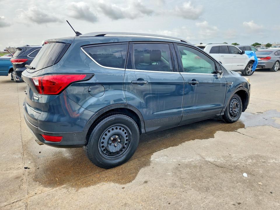 Photo 3 from auction – 2019 FORD ESCAPE with VIN 1FMCU0J94KUA62927