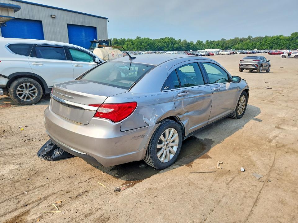 Photo 3 from auction – 2013 CHRYSLER 200 with VIN 1C3CCBBG8DN569458