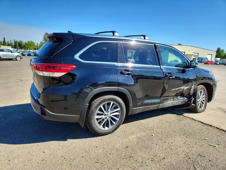 Photo 3 from auction – 2019 TOYOTA HIGHLANDER with VIN 5TDJZRFH4KS940166