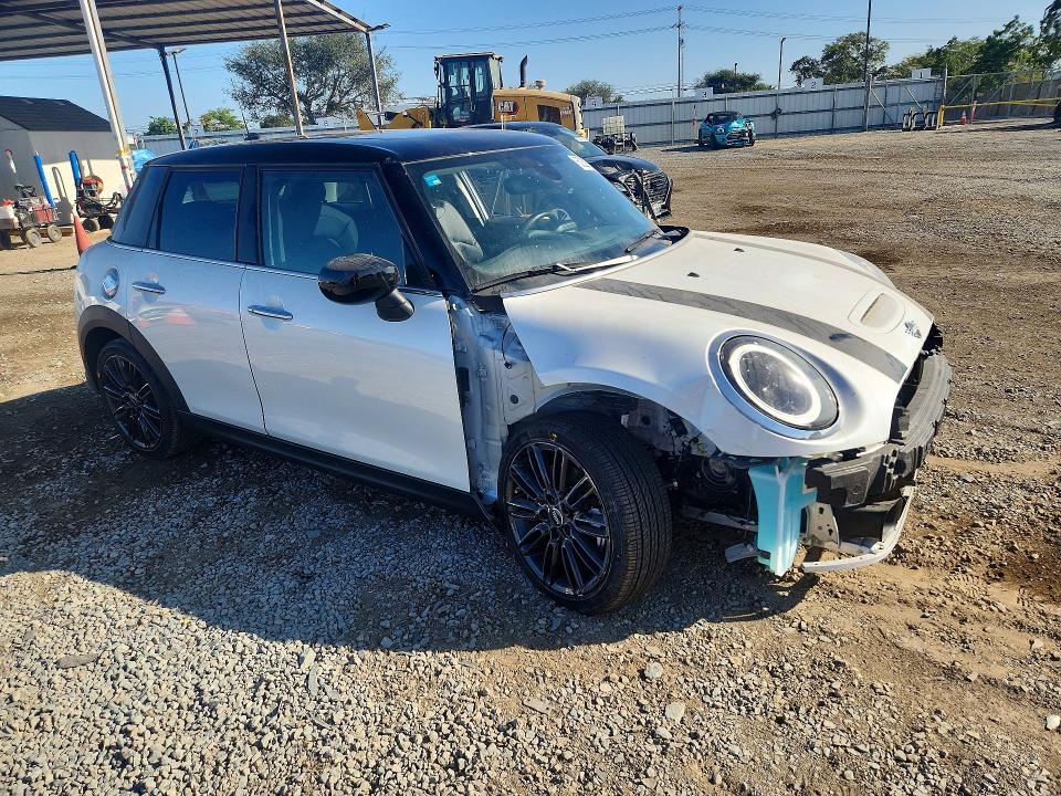 Zdjęcie 4 z aukcji – 2024 MINI COOPER z VIN WMW53DK0XR2W03859